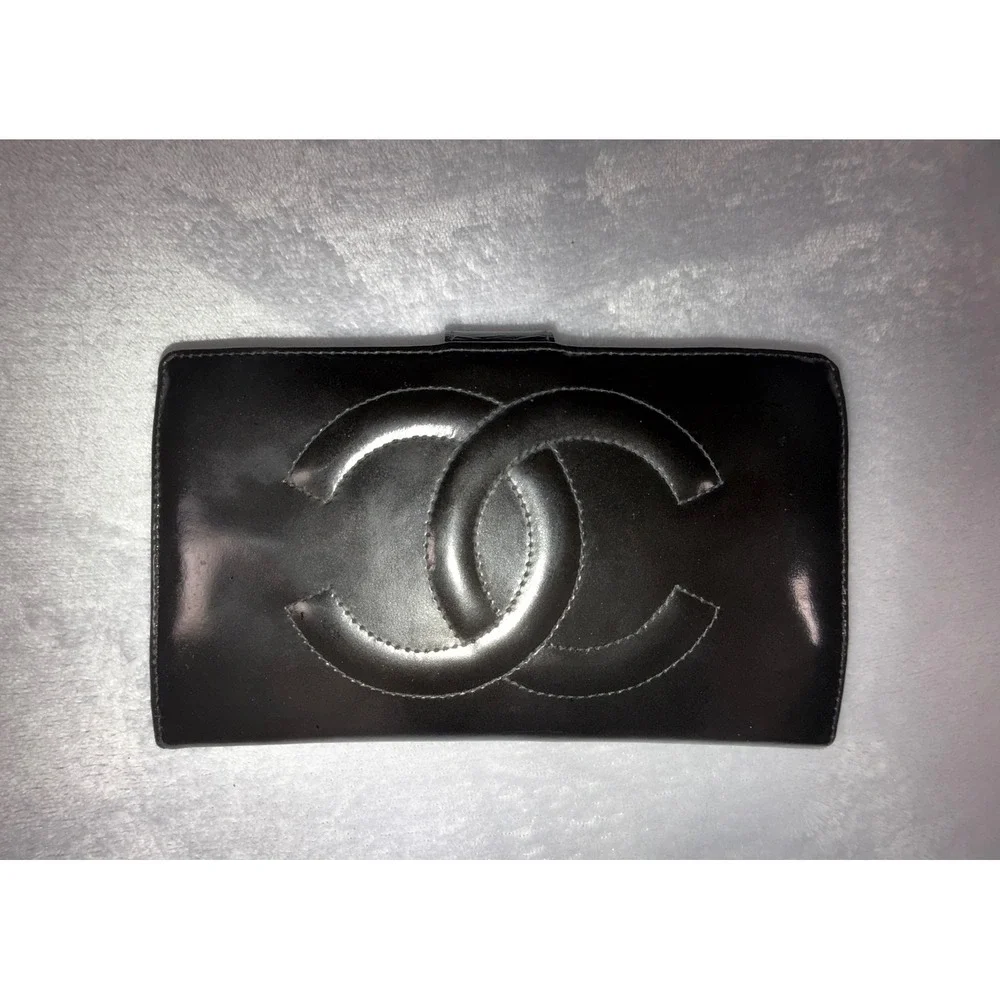 Authentic Chanel Black Patent Leather Bi Fold Wallet Clutch CC Logo Snap Closure
